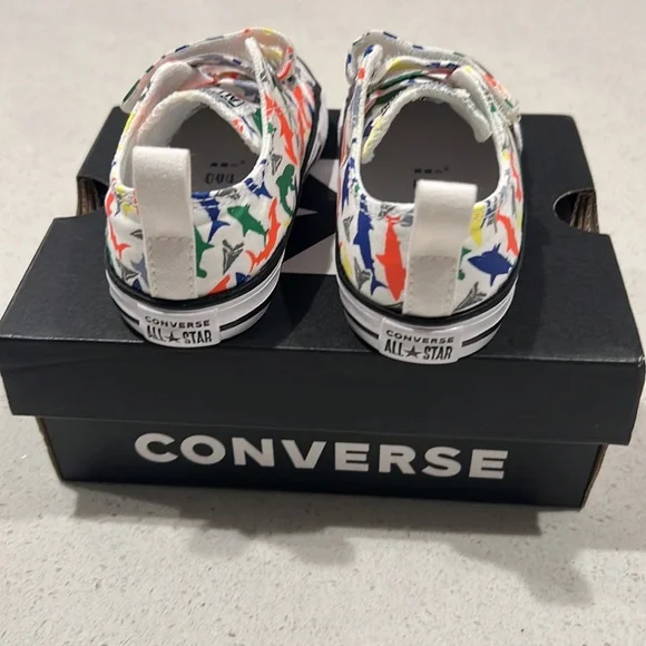 NWT Shark 🦈 Print Converse - Picture 4 of 6